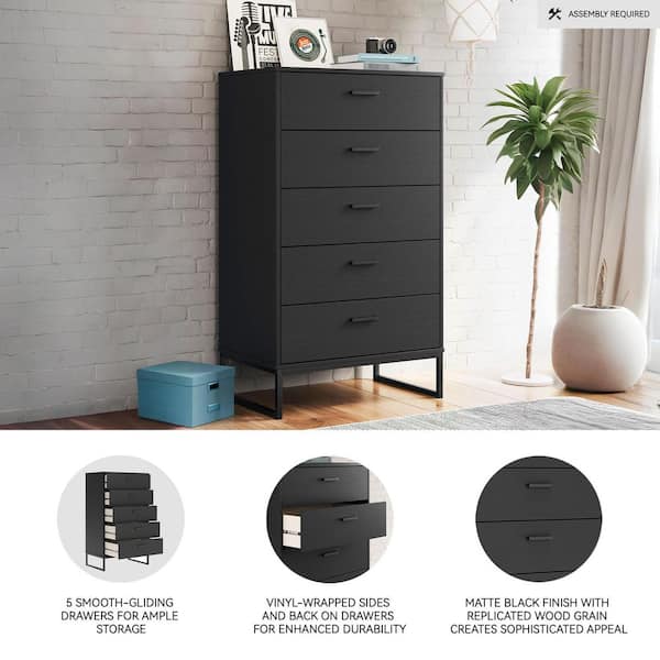 Signature DESIGN BY ASHLEY Socalle Black 5 Drawer 29.88 in. Chest