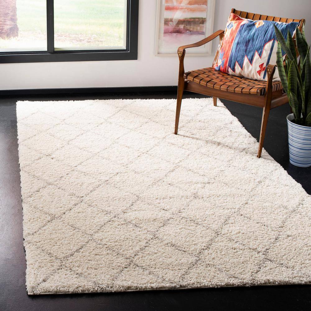Ivory Geometric Shag Rectangular Synthetic Rug, 2'3" x 4'