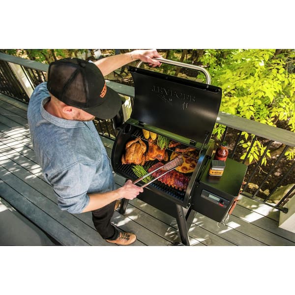 Pro 575 Wi-Fi Pellet Grill and Smoker in Black with Cover