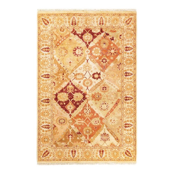 Eclectic 4 ft. x 6 ft.  Ivory  Floral Wool Indoor Area Rug