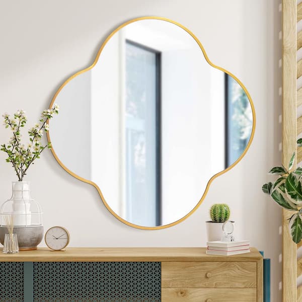 Hochwertiges 24 in. W x 24 in. H Scalloped Gold Aluminum Alloy Framed Wall Mirror Quatrefoil Decorative Wall Mirror