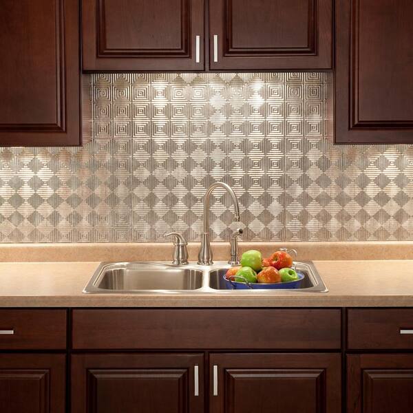 Fasade Traditional Style/Pattern 1 Decorative Vinyl 18in x 24in Backsplash Panel in Crosshatch Silver (5 Pack)