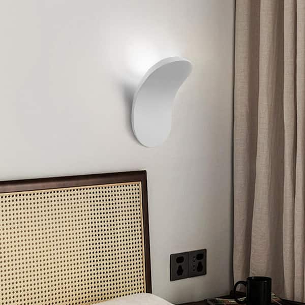 Y'INSP Vita 3.9 in. 1-Light Matte White Modern Minimalist Sleek LED Wall Sconce, 6000K