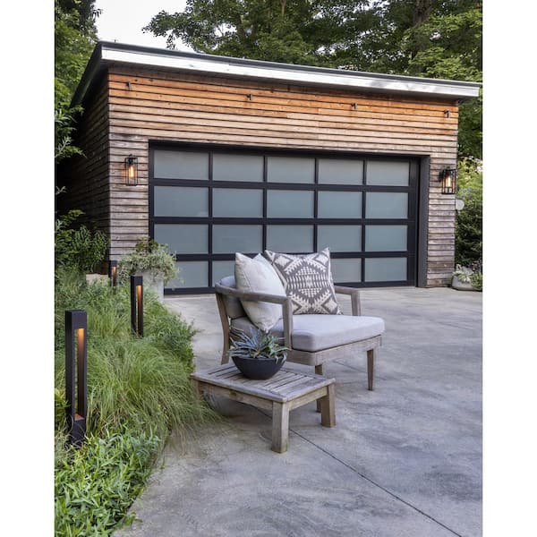 HINKLEY Max 1-Light Black Hardwired Outdoor Wall Lantern Sconce