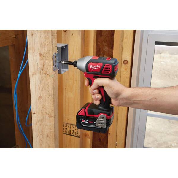 Milwaukee - M18 18V Lithium-Ion Cordless Combo Tool Kit (6-Tool) with PACKOUT Rolling Tool Box and (4) Batteries