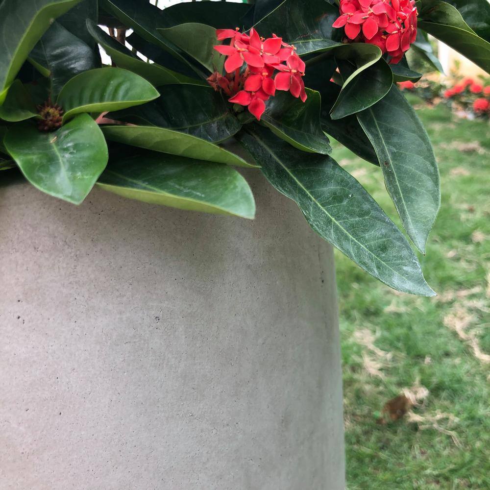 Modern Weathered Concrete Round Planter, 18"x18"x17"