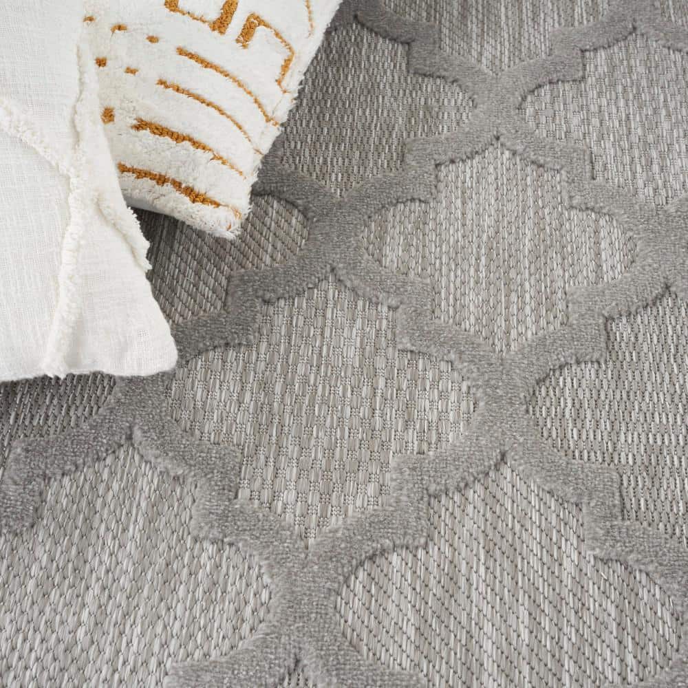 Silver Grey Trellis Synthetic 4' x 6' Easy-Care Area Rug