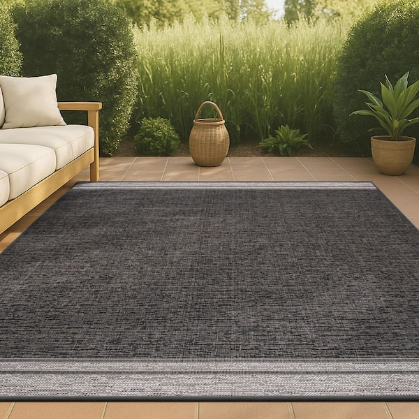 Alda Modern Minimalist Mingled Solid Black/Cream 5 ft. x 8 ft. Indoor/Outdoor Area Rug