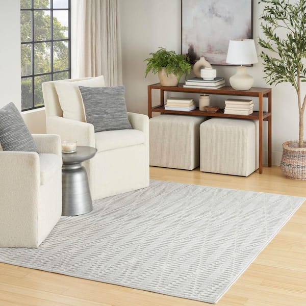 Casual Light Grey 7 ft. x 9 ft. Diamond Contemporary Area Rug