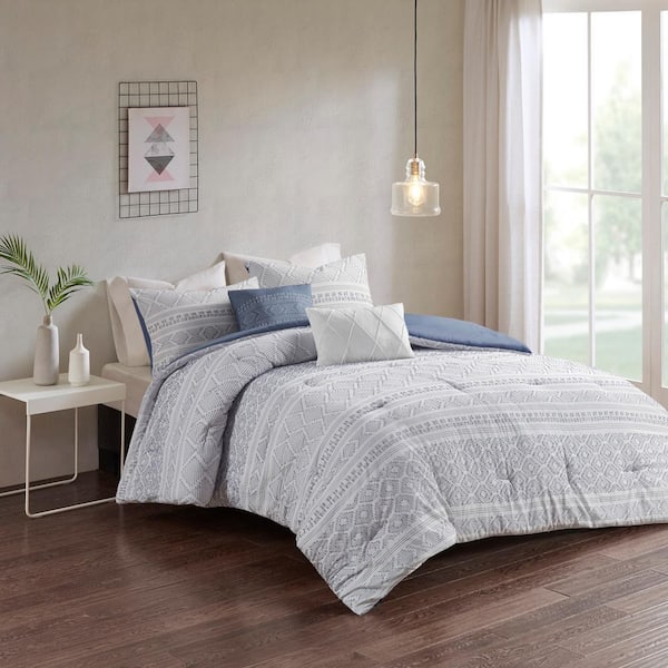 Intelligent Design Bailey 5-Piece White/Indigo Geometric Cotton Full/Queen Clip Jacquard Comforter Set
