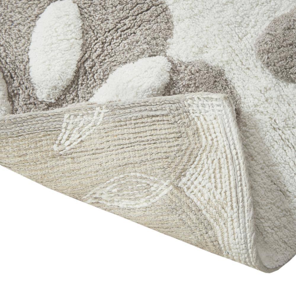Gray and White Cotton Tufted Medallion Bath Rug 20" x 30"