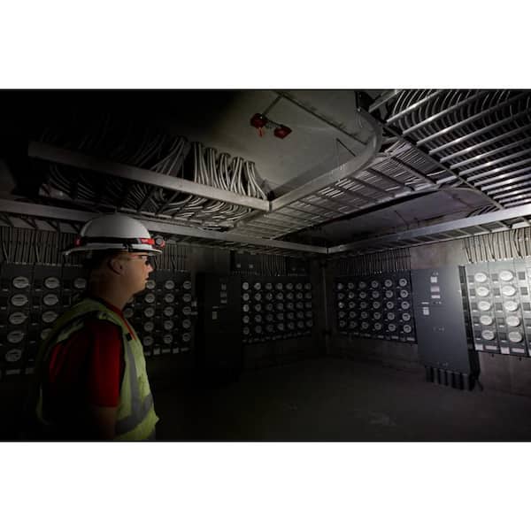Milwaukee - 600 Lumens LED REDLITHIUM Hard Hat Headlamp