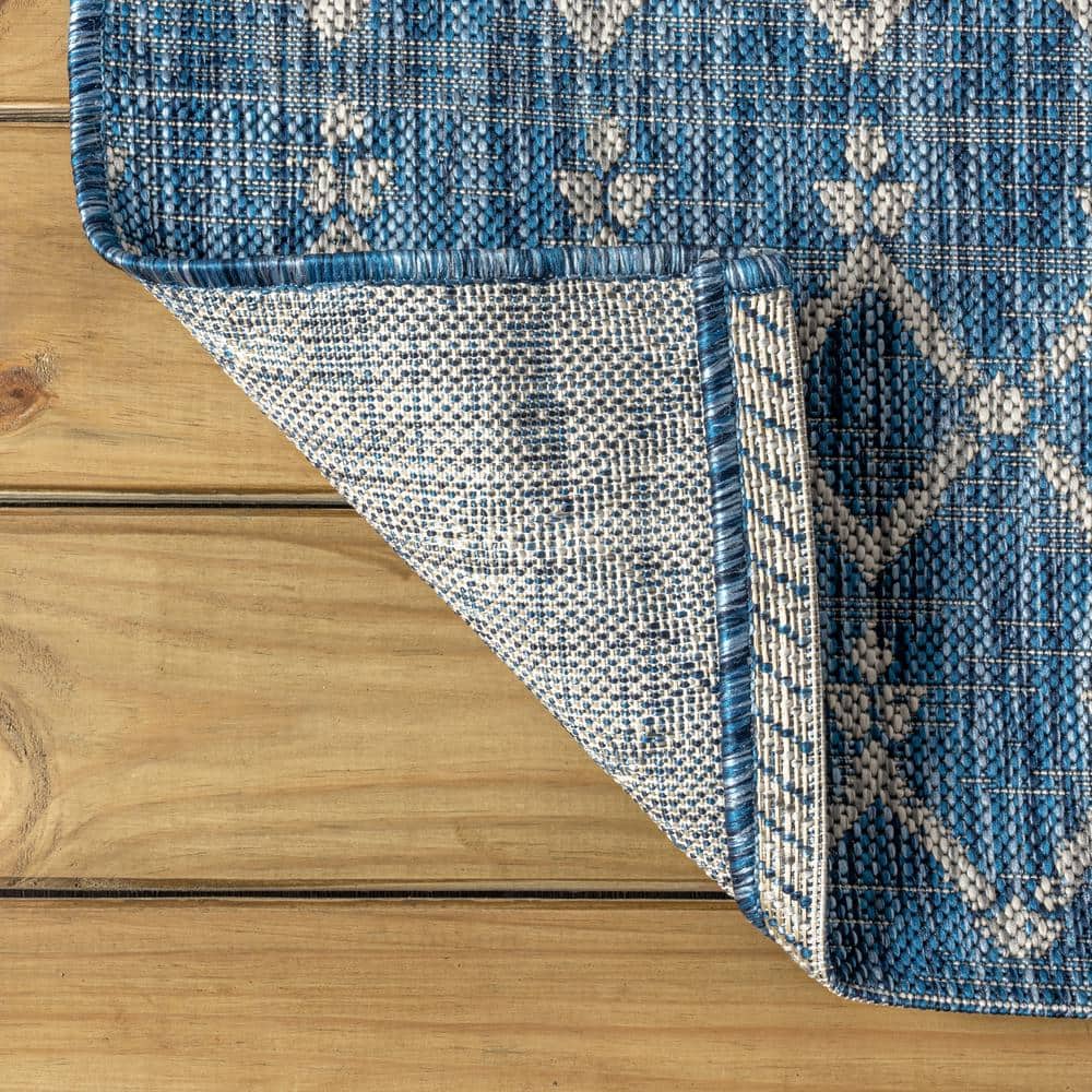 Navy and Light Gray Moroccan-Inspired Geometric 4' x 6' Synthetic Area Rug