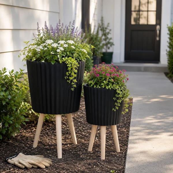Liv & Skye 10 in. and 12 in. Black Resin Ridged Decorative Planter