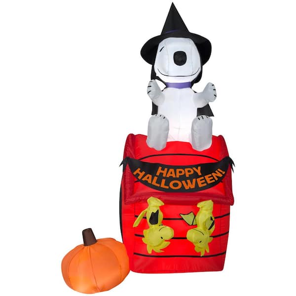 Peanuts 6 ft. Tall Hlloween Inflatable Airblown-Snoopy Halloween House with LED