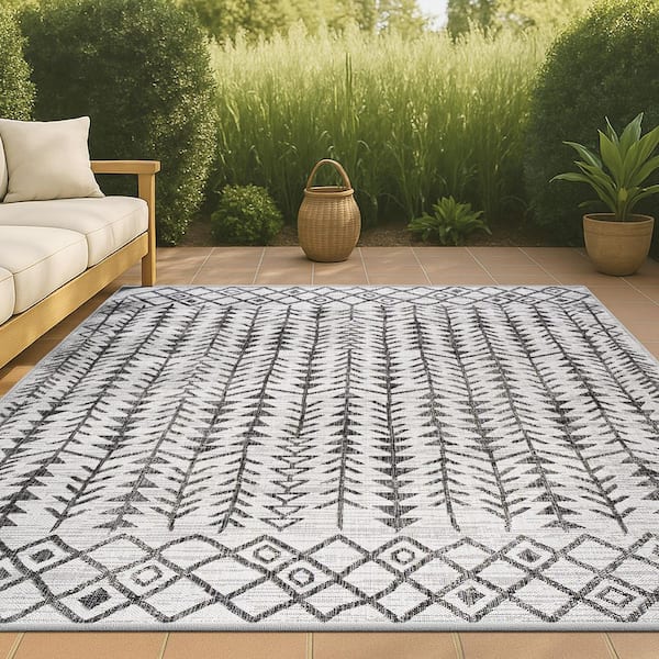 JONATHAN Y Tokay Bohemian Geometric Ivory/Black 5 ft. x 8 ft. Indoor/Outdoor Area Rug