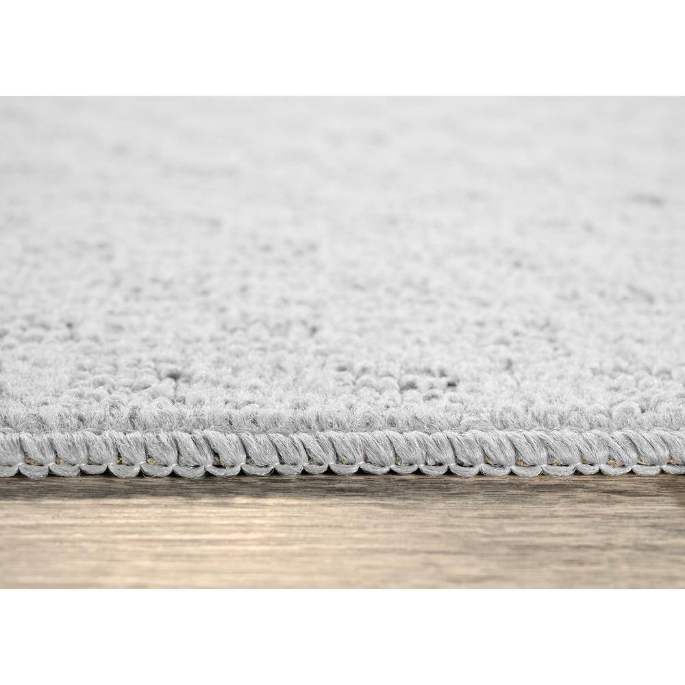 Silver Tufted Synthetic Medallion Area Rug, 6' x 9'