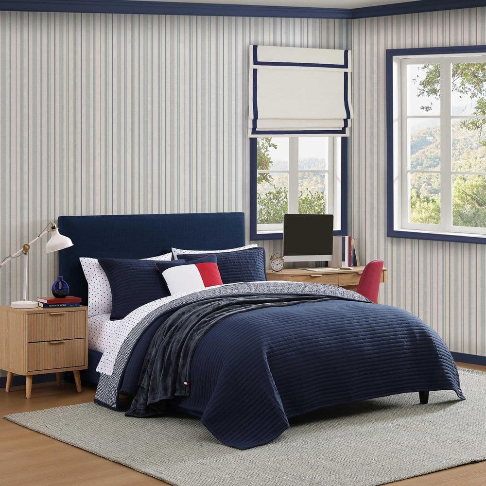 Solid Gardena Check 3-Piece White/Deep Blue Microfiber Full/Queen Quilt Set price history on PriceWatchPro