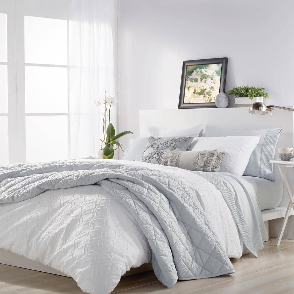 Full/Queen White Microfiber Ogee Hourglass Comforter Set
