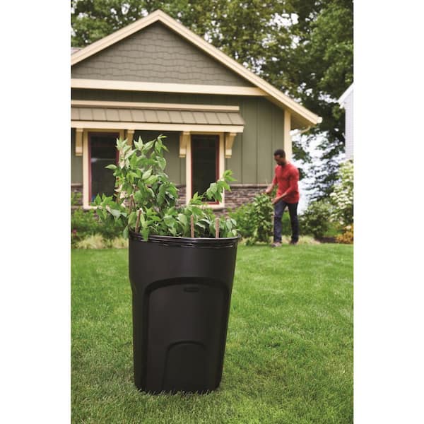 Rubbermaid Roughneck 32 Gal. Black Easy Out Wheeled Outdoor Trash Can with  Lid (2-Pack) 2012264-2 - The Home Depot