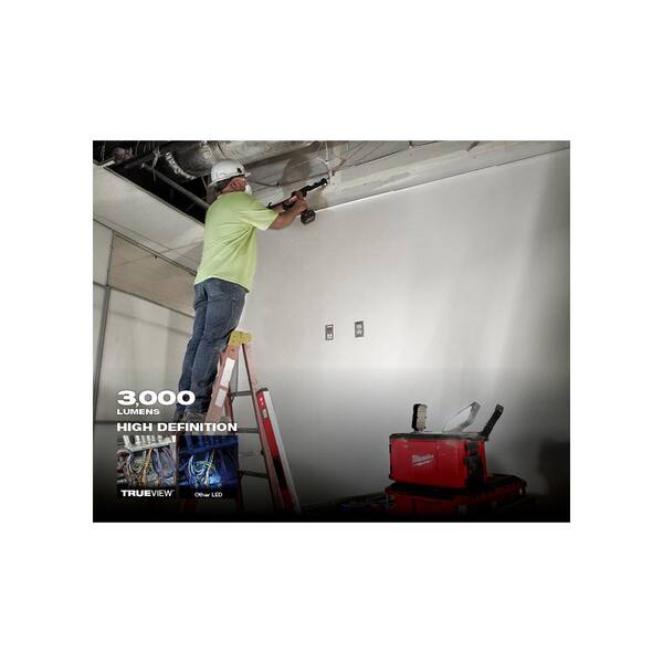 Milwaukee - M18 18-Volt Lithium-Ion Cordless PACKOUT 3000 Lumens LED Light with Built-In Charger w/15.75 in. PACKOUT Cooler Bag