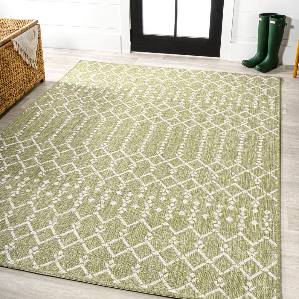 Moroccan Geometric Light Green and Cream 5' x 7' Indoor/Outdoor Rug