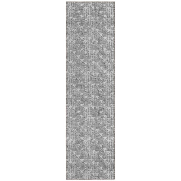 HomeRoots Gray 2 ft. x 8 ft. Geometric Indoor / Outdoor Area Rug