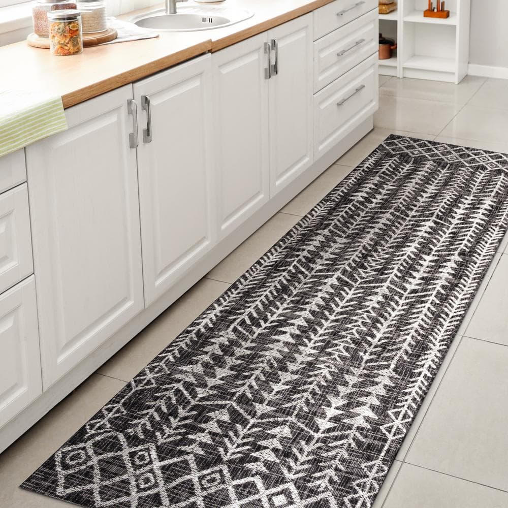 Bohemian Black/Ivory Geometric Synthetic Indoor/Outdoor Rug