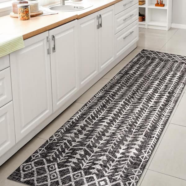 JONATHAN Y Tokay Bohemian Black/Ivory 2 ft. x 8 ft. Geometric Indoor/Outdoor Area Rug