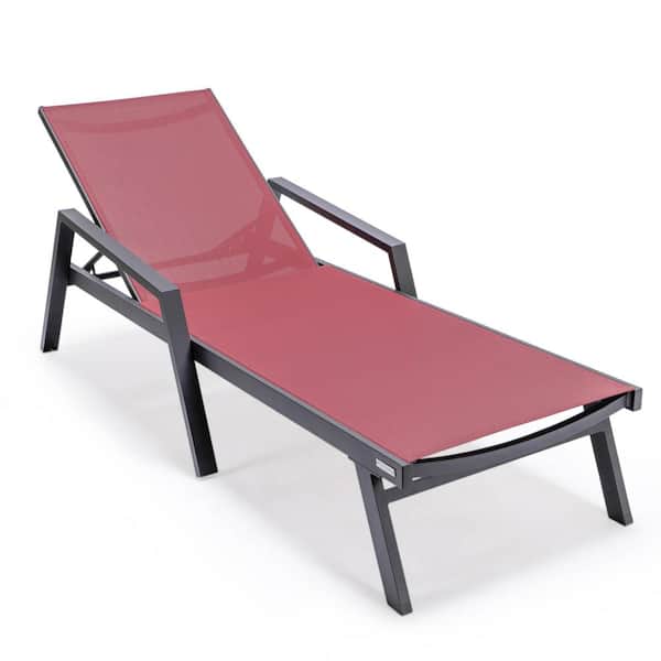 Leisuremod Marlin Modern Black Aluminum Outdoor Chaise Lounge Chair With Arms and Fire Pit Table (Burgundy)