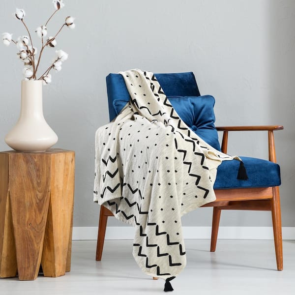 Unbranded Avant Garde Black/White 50 in. x 60 in. Geometric Modern Boho Dash and Dot All Natural Cotton Throw Blanket