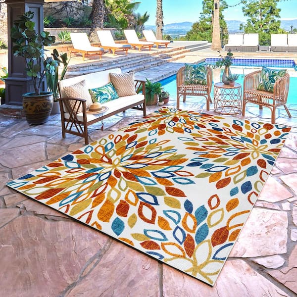 Fosel Zelda Ivory 5 ft. x 7 ft. Floral Indoor/Outdoor Area Rug
