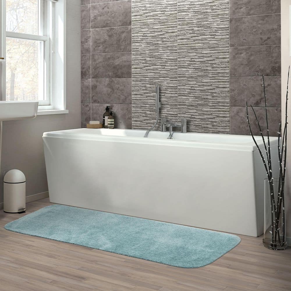 Sea Foam Nylon 22" x 60" Traditional Bath Rug