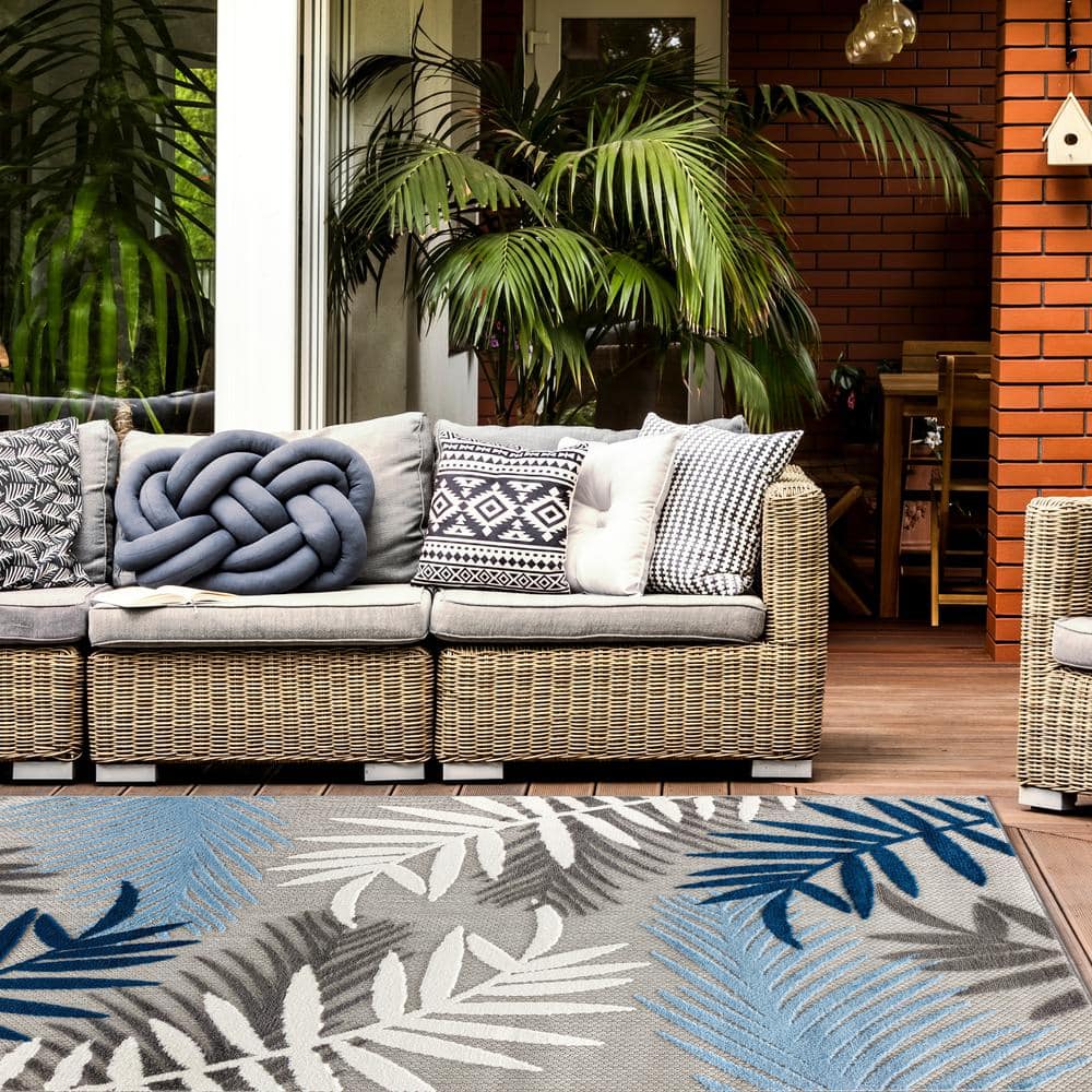 Evora Blue and Gray Palm Frond Indoor/Outdoor Area Rug