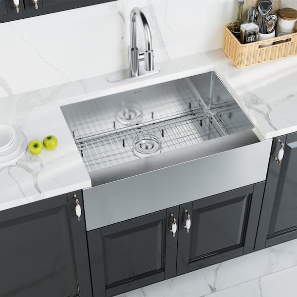 33 in. Farmhouse Apron-Front Single Bowl 18-Gauge Stainless Steel Kitchen Sink with Bottom Grid and Strainer Basket