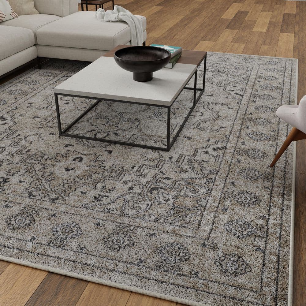 Off-White Floral Medium Pile Synthetic Area Rug 4' x 6'