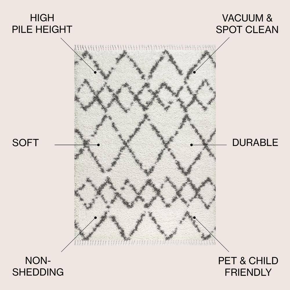 Luxurious Grey/Cream Diamond Shag Synthetic 5' x 8' Area Rug
