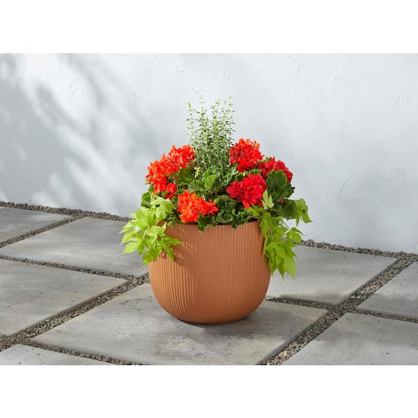 14 in. Amaliya Medium Textured Brown Plastic Planter (14 in. D x 11.6 in. H)