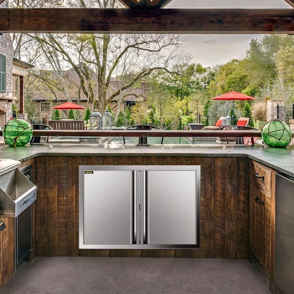 Outdoor Kitchen Furniture: Outdoor Cabinets and Kitchen Islands