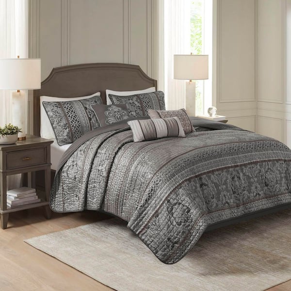 Venetian 6-Piece Grey Polyester Full/Queen Jacquard Quilt Set with Throw Pillows