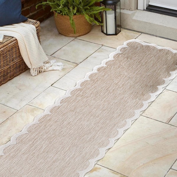 Alice Classic Cottage 2-Tone Scalloped Beige/Cream 2 ft. x 8 ft. Indoor/Outdoor Shaped Runner Rug