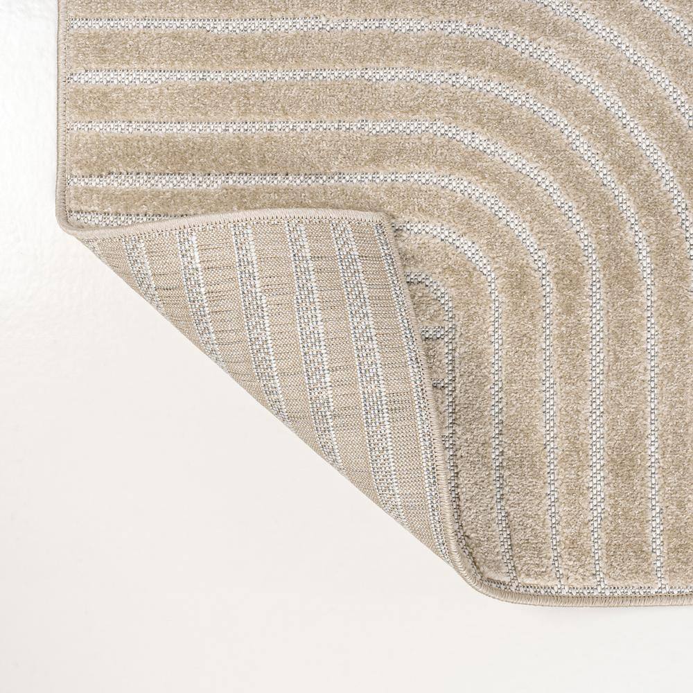 Beige and Cream Geometric High-Low Indoor/Outdoor Area Rug 5 x 8