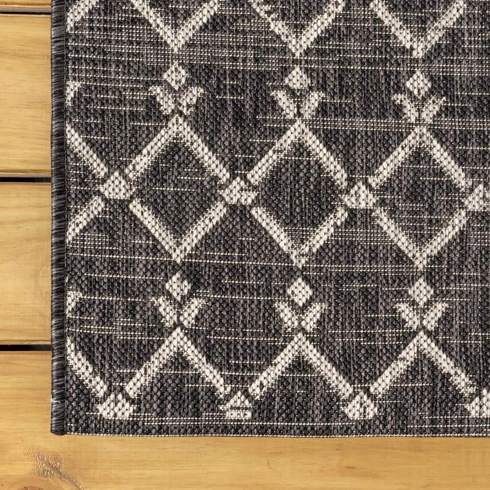 9' x 12' Black and Gray Geometric Synthetic Indoor/Outdoor Area Rug