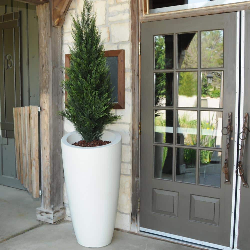 Modesto Tall White Polyethylene Resin Planter for Indoor/Outdoor Use
