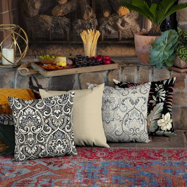 https://images.thdstatic.com/productImages/e27d7b70-3221-4167-a176-9108fafaf85f/svn/arden-selections-outdoor-throw-pillows-zm0a554b-d9z2-77_600.jpg