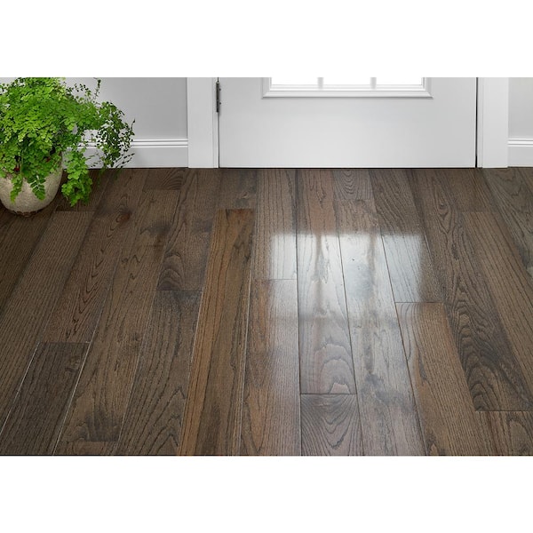 Bruce Plano Gray Oak 3/4 in. T x 5 in. W Smooth Solid Hardwood Flooring (23.5 sq.ft./ctn)