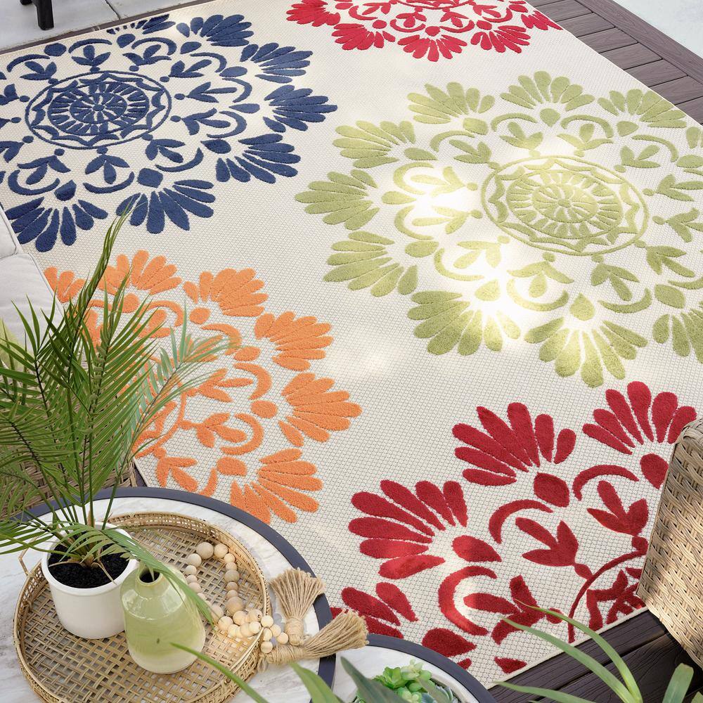 Oasis Multi-Color Floral Synthetic 5' x 7' Area Rug