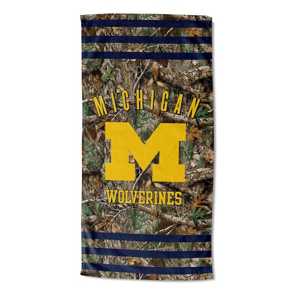 THE NORTHWEST GROUP NCAA Michigan Real Tree Stripes Beach Towel
