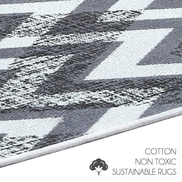 https://images.thdstatic.com/productImages/e2964dca-3ace-4417-97e5-18233d42c64a/svn/chevron-gray-sussexhome-bathroom-rugs-bath-mats-bth-wlt-02-set-4f_600.jpg