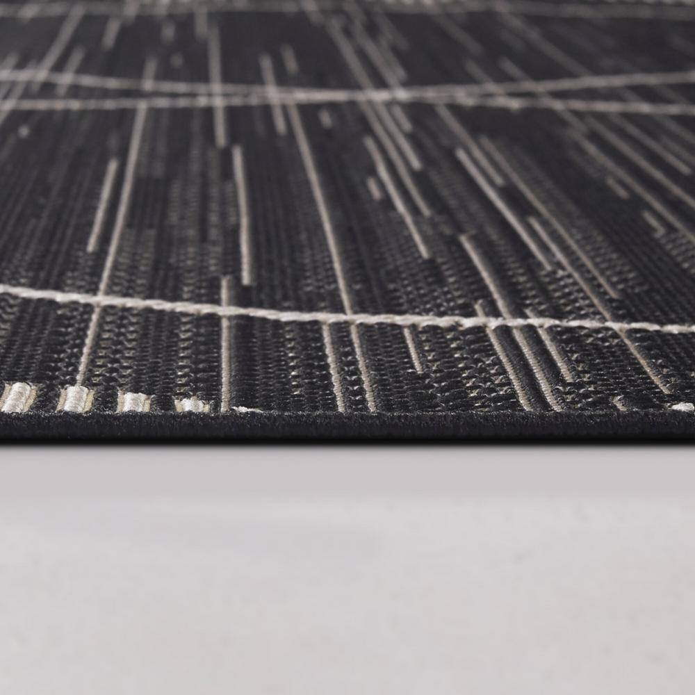 Charcoal Diamond Pattern Synthetic Flat Woven Indoor/Outdoor Rug